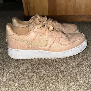 Air Force 1’s Nike shoes like new